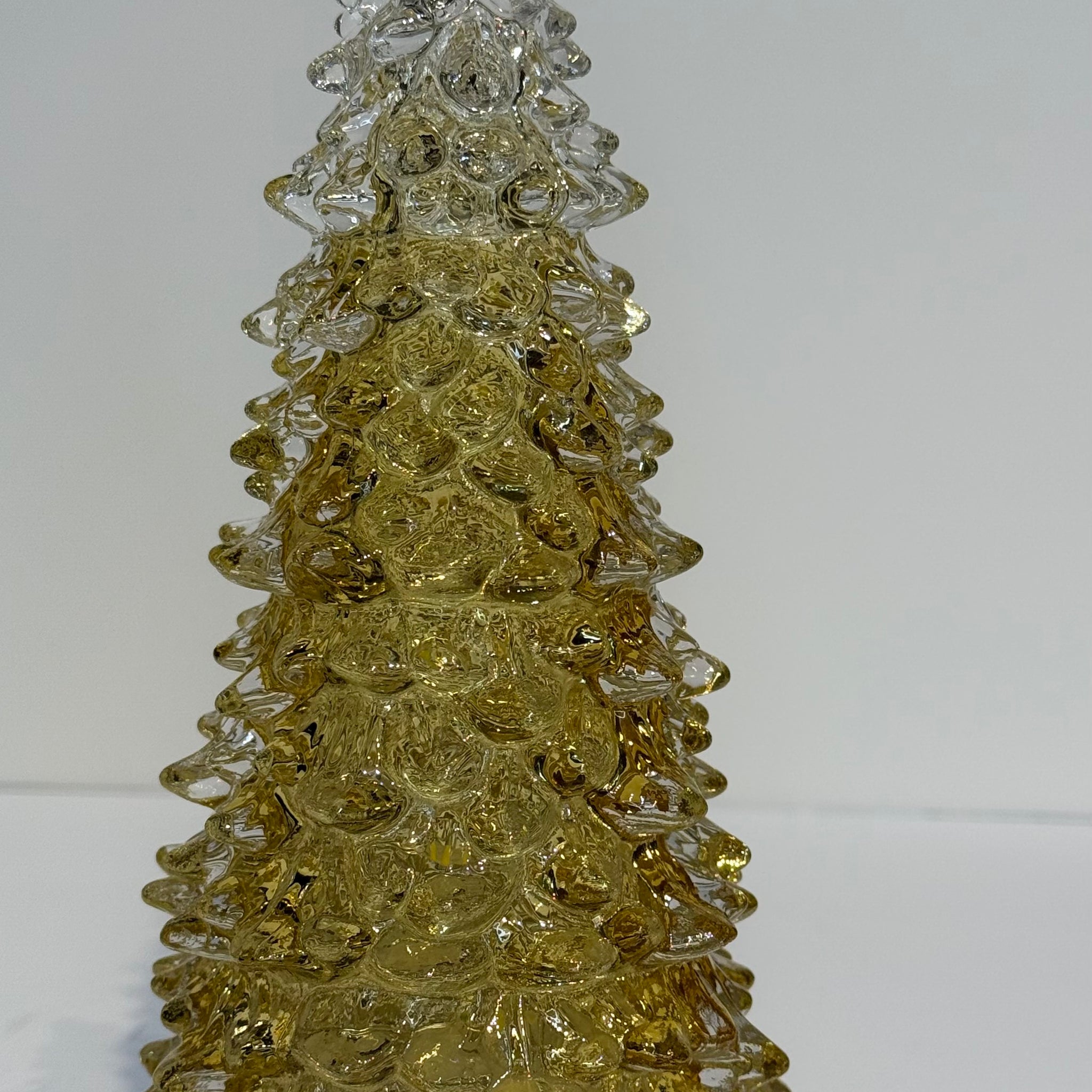 Pino de vidrio dorado