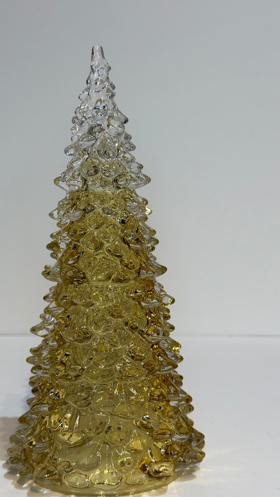 Pino de vidrio dorado