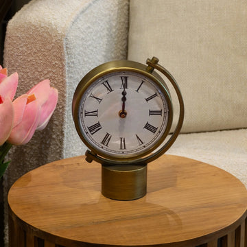 RELOJ VOTTA CON BASE DE METAL EN DORADO