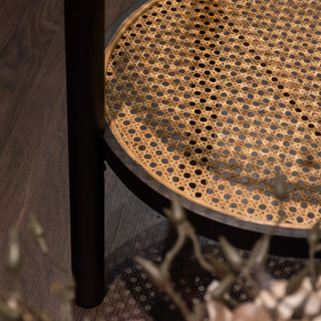 MESA LATERAL DE MADERA, VIDRIO Y RATTAN